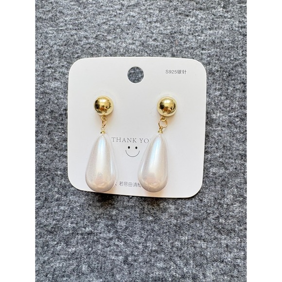 Elegant Gold Teardrop Pearl Earrings | 925 Silver Post | Vintage-Inspired Gift - Picture 3 of 5
